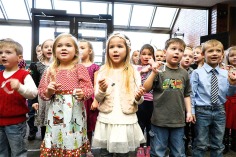 North School kindergarten singing at Washington County Bank